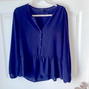 Gibson Front Button Peplum Blouse. Size small.